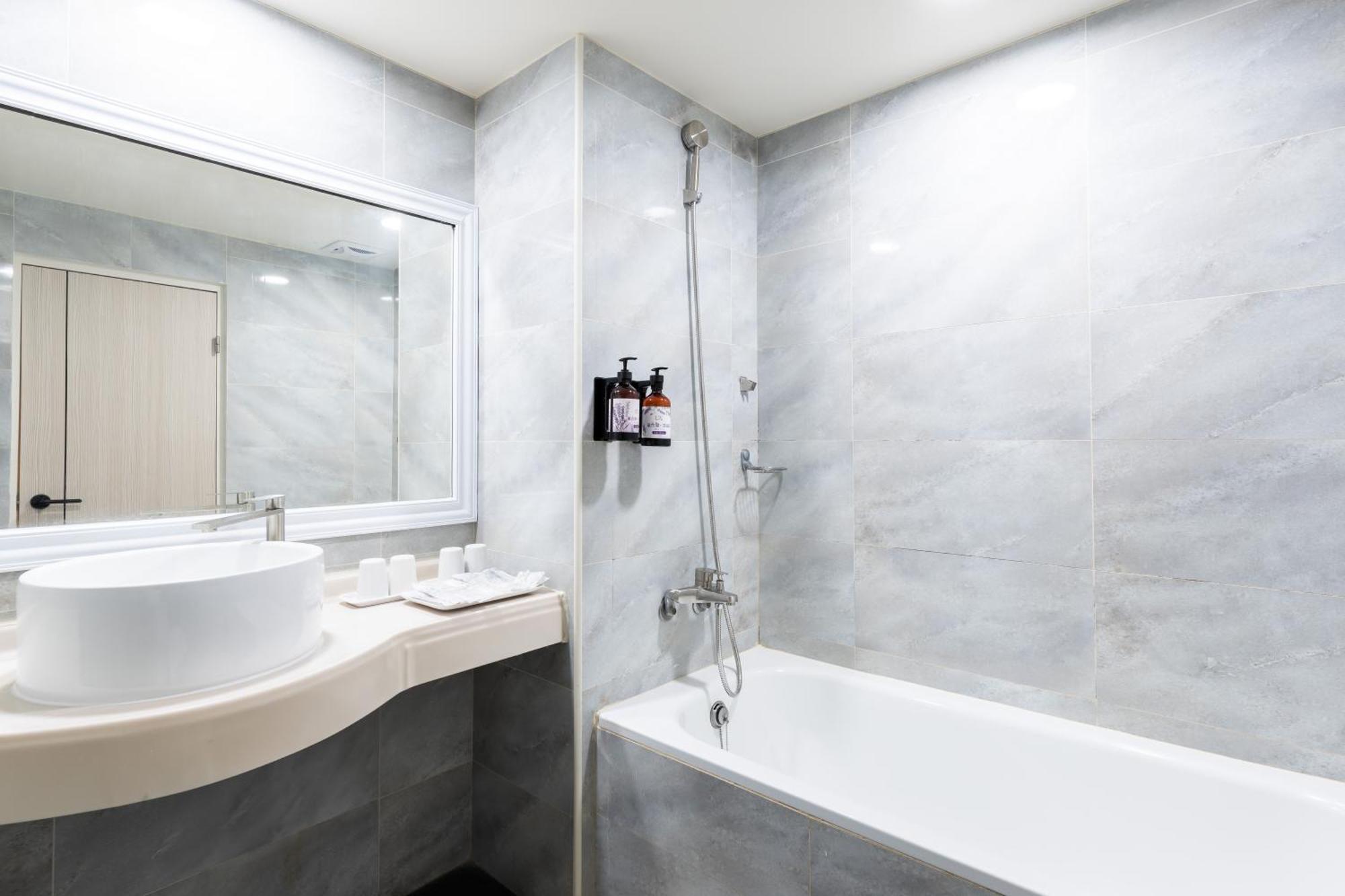 Etung Hotel Đài Trung Ngoại thất bức ảnh